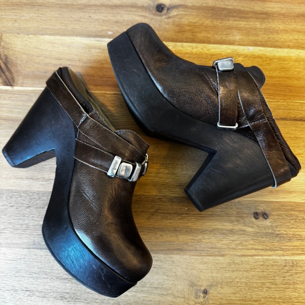 Bernardo Women 6 M Brown Leather Platform Clog Harness Studded Mules Boho Casual